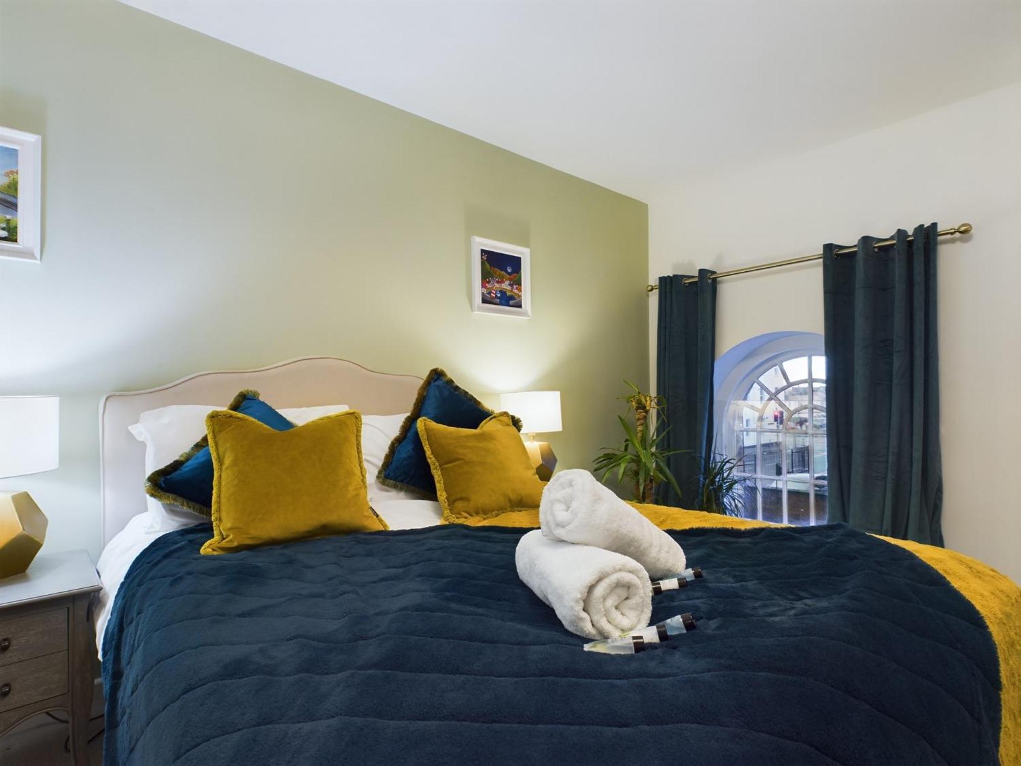 Modern Duplex Central Free Parking Wi-Fi Apartment Cheltenham Bagian luar foto