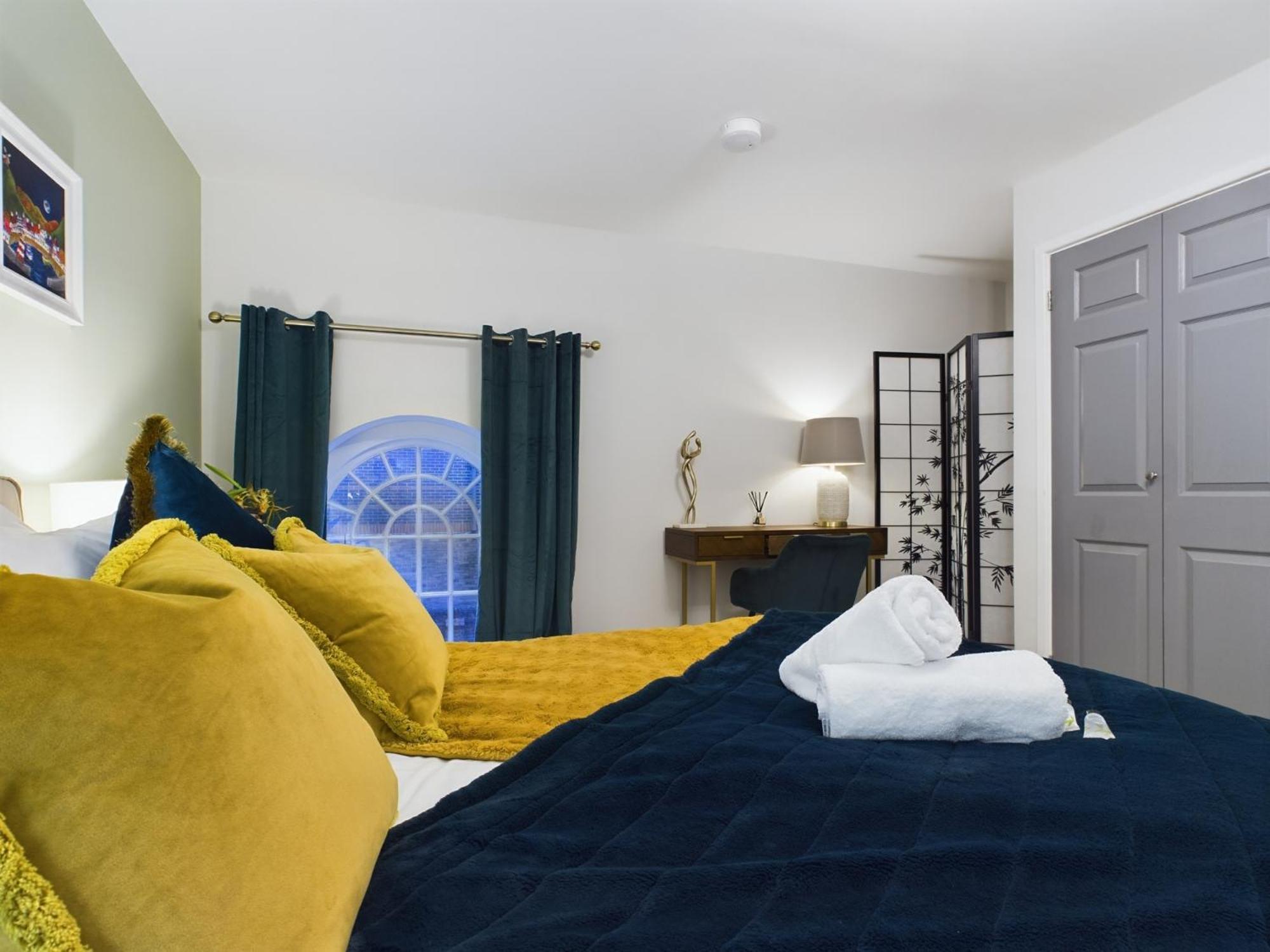 Modern Duplex Central Free Parking Wi-Fi Apartment Cheltenham Bagian luar foto
